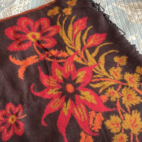 New never used brown floral cape stunning I bought it but not my colors - Picture 8 of 9